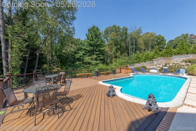 1494 HIGHPOINT, Oakland Charter Township, MI 48306