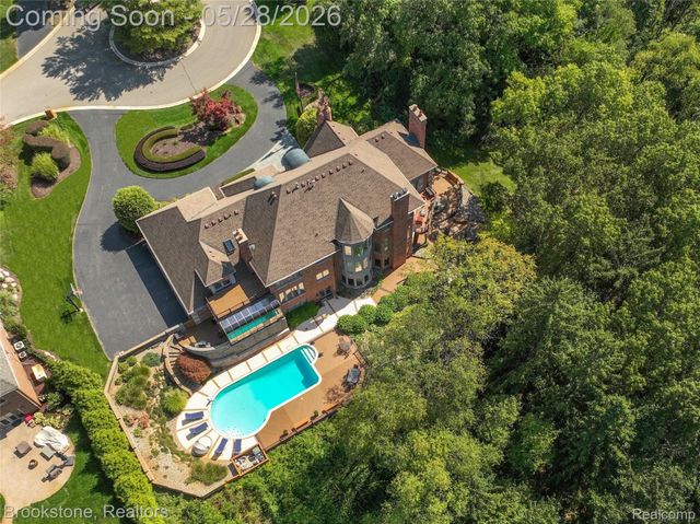 1494 HIGHPOINT, Oakland Charter Township, MI 48306