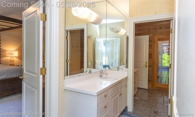 1494 HIGHPOINT, Oakland Charter Township, MI 48306