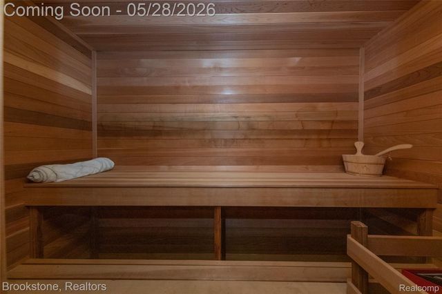 1494 HIGHPOINT, Oakland Charter Township, MI 48306