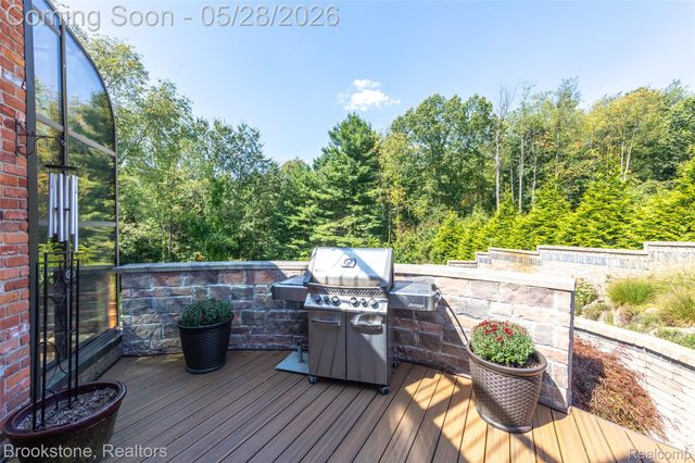 1494 HIGHPOINT, Oakland Charter Township, MI 48306