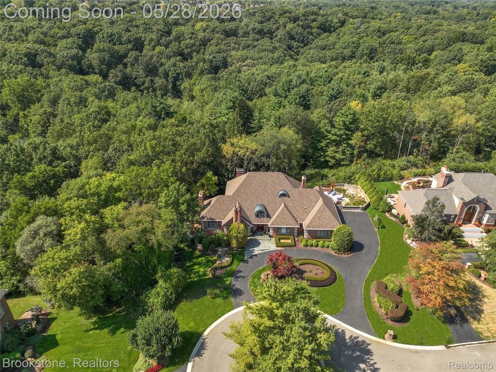 1494 HIGHPOINT, Oakland Charter Township, MI 48306