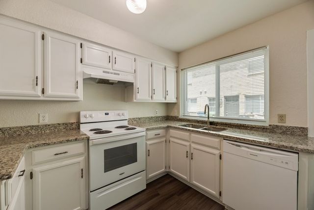 105 Wildwood Court, Grapevine, TX 76051