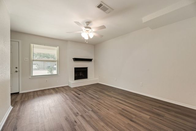 105 Wildwood Court, Grapevine, TX 76051