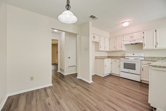 105 Wildwood Court, Grapevine, TX 76051