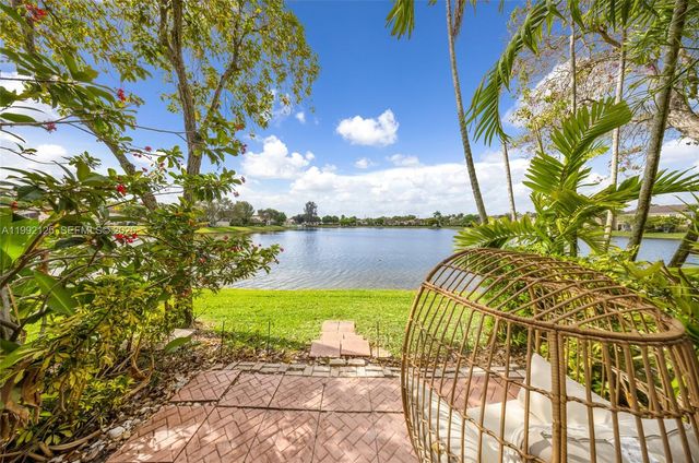 12158 SW 5th Ct, Pembroke Pines, FL 33025