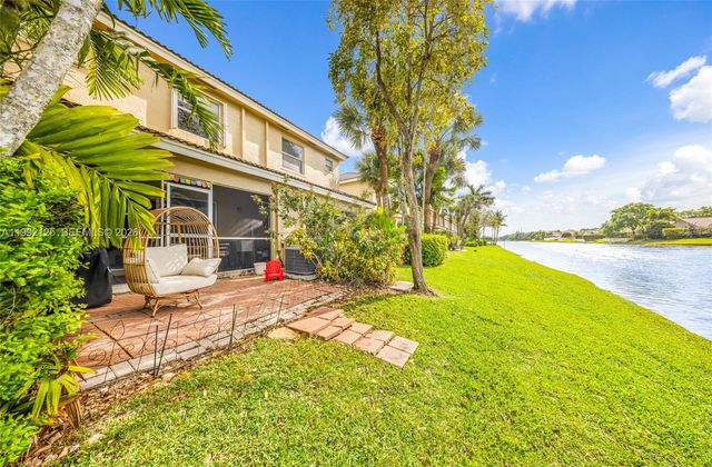 12158 SW 5th Ct, Pembroke Pines, FL 33025