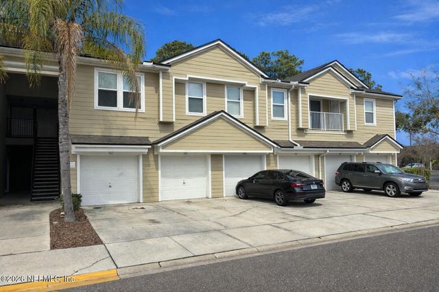7039 DEER LODGE Circle 107, Jacksonville, FL 32256