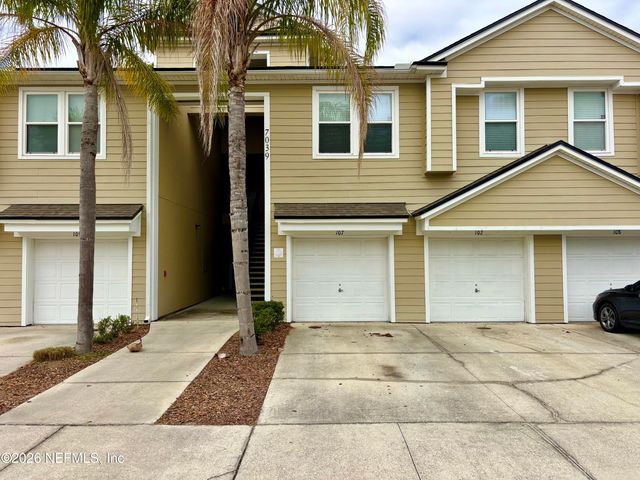 7039 DEER LODGE Circle 107, Jacksonville, FL 32256