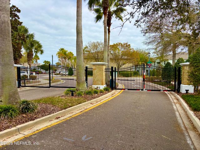 7039 DEER LODGE Circle 107, Jacksonville, FL 32256