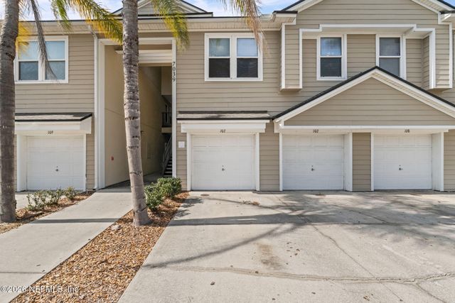 7039 DEER LODGE Circle 107, Jacksonville, FL 32256