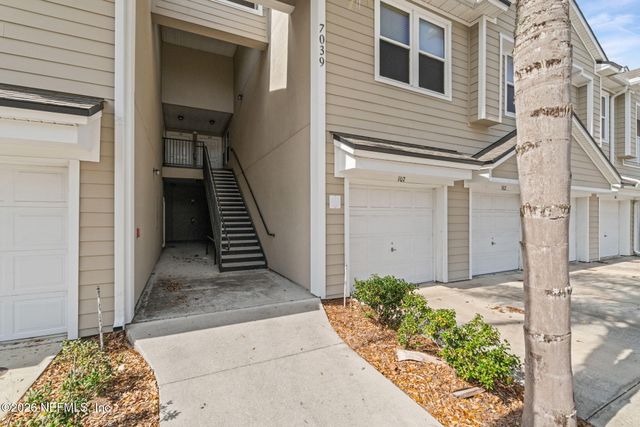 7039 DEER LODGE Circle 107, Jacksonville, FL 32256