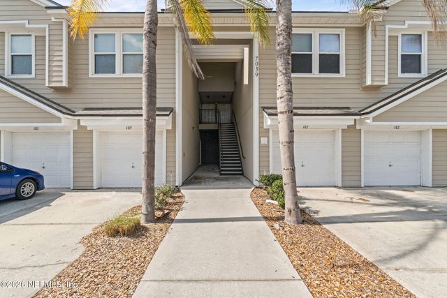 7039 DEER LODGE Circle 107, Jacksonville, FL 32256