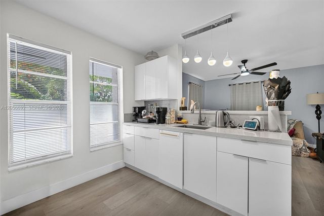 3231 SW 25th Street, Miami, FL 33133