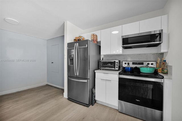 3231 SW 25th Street, Miami, FL 33133
