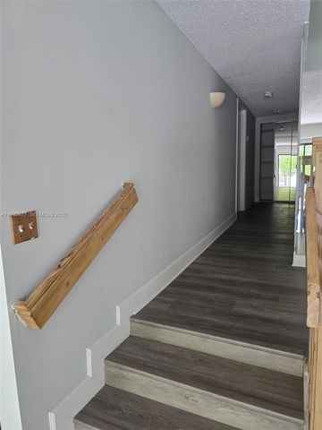 4705 SW 62nd Ave 201, Davie, FL 33314