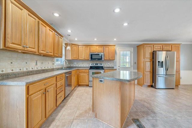 3565 Colony LN, Roanoke, VA 24018
