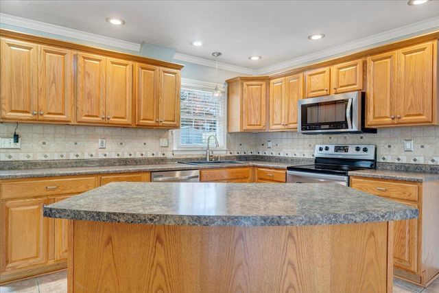 3565 Colony LN, Roanoke, VA 24018