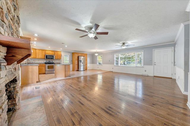 3565 Colony LN, Roanoke, VA 24018