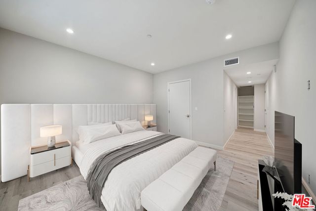 1051 S Corning Street 102, Los Angeles, CA 90035