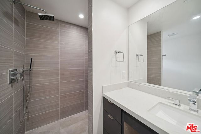 1051 S Corning Street 102, Los Angeles, CA 90035