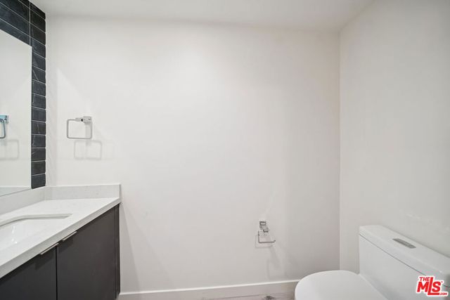 1051 S Corning Street 102, Los Angeles, CA 90035