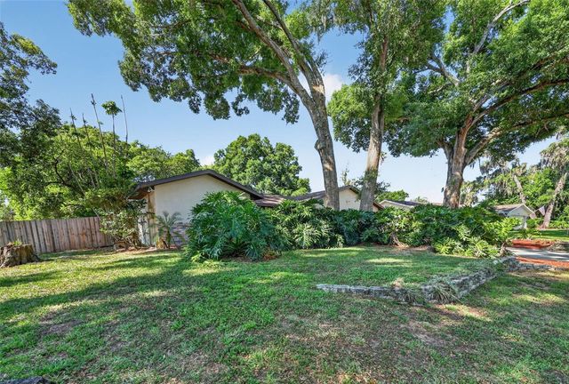 2713 WILLOW OAKS DRIVE, Valrico, FL 33594