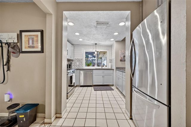 2713 WILLOW OAKS DRIVE, Valrico, FL 33594