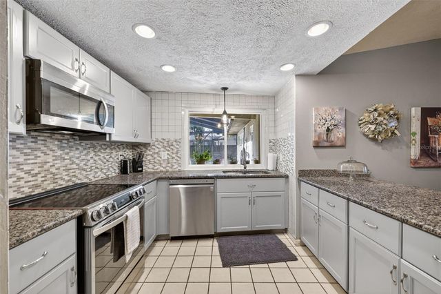 2713 WILLOW OAKS DRIVE, Valrico, FL 33594