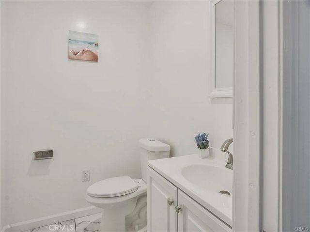 143 N Hobart Boulevard, Los Angeles, CA 90004
