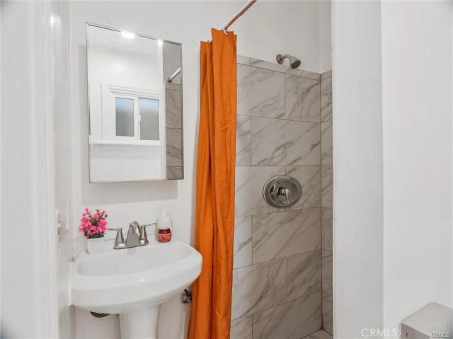 143 N Hobart Boulevard, Los Angeles, CA 90004