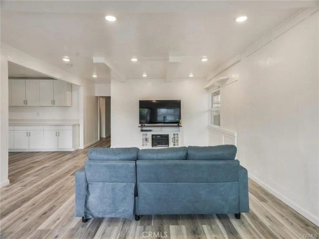 143 N Hobart Boulevard, Los Angeles, CA 90004