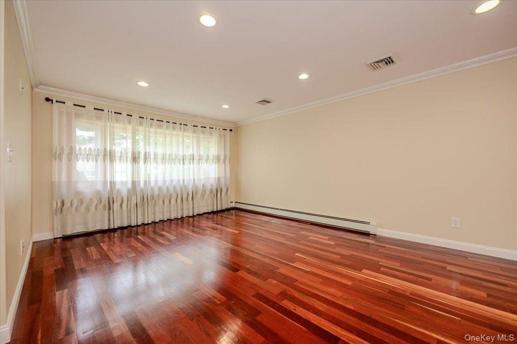 2664 Grayson Drive, East Meadow, NY 11554 — photo 3