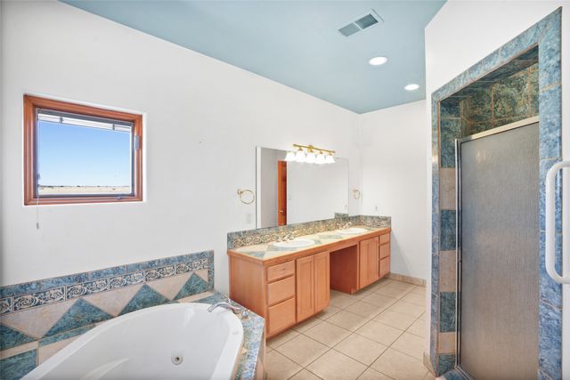 24 Hunter Drive, Medanales, NM 87548