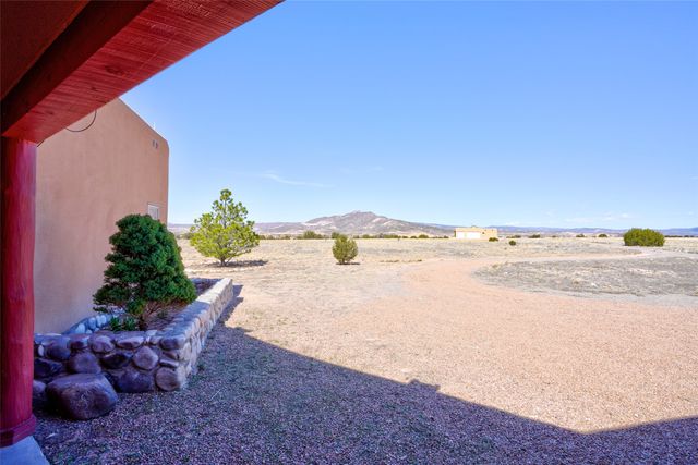 24 Hunter Drive, Medanales, NM 87548