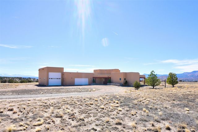 24 Hunter Drive, Medanales, NM 87548