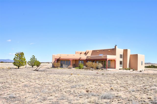 24 Hunter Drive, Medanales, NM 87548