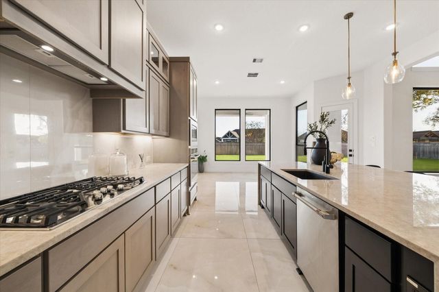 10134 Regatta Shore Drive, Missouri City, TX 77459