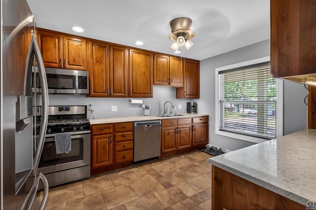 3107 SW Mulvane ST, Topeka, KS 66611
