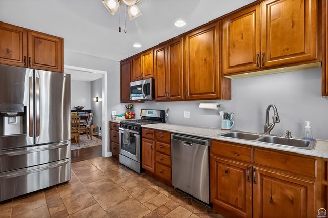 3107 SW Mulvane ST, Topeka, KS 66611