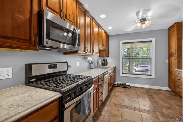 3107 SW Mulvane ST, Topeka, KS 66611