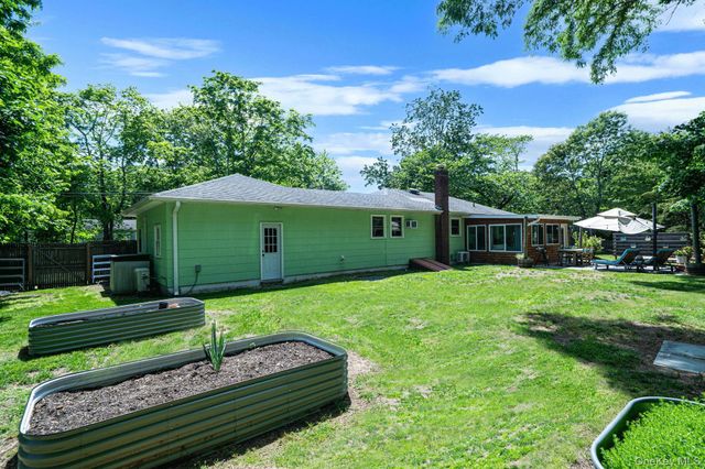 8 Hill Street E, Wading River, NY 11792