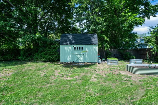 8 Hill Street E, Wading River, NY 11792