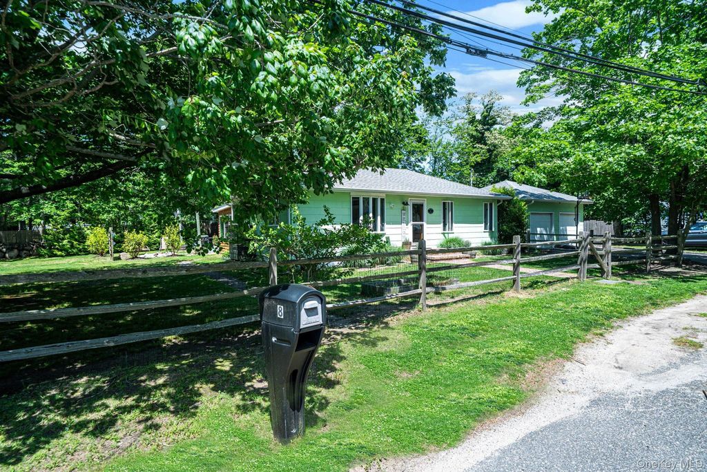 8 Hill Street E, Wading River, NY 11792