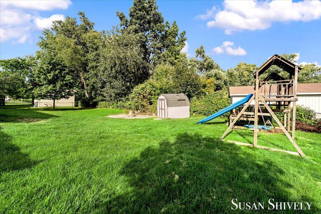 5022 Montauk Drive NW, Comstock Park, MI 49321