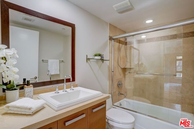 8788 Shoreham Drive 23, West Hollywood, CA 90069