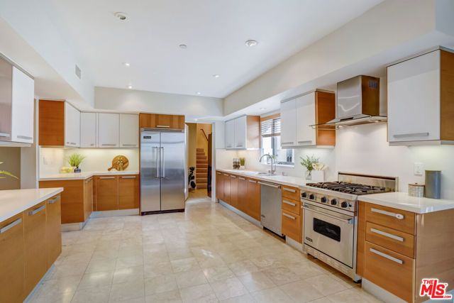 8788 Shoreham Drive 23, West Hollywood, CA 90069