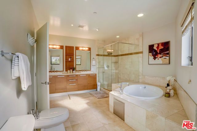 8788 Shoreham Drive 23, West Hollywood, CA 90069