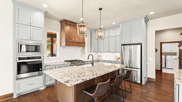 3261 Red Ridge Drive, Blanchard, OK 73010