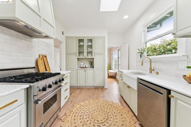 1262 Excelsior, Oakland, CA 94610